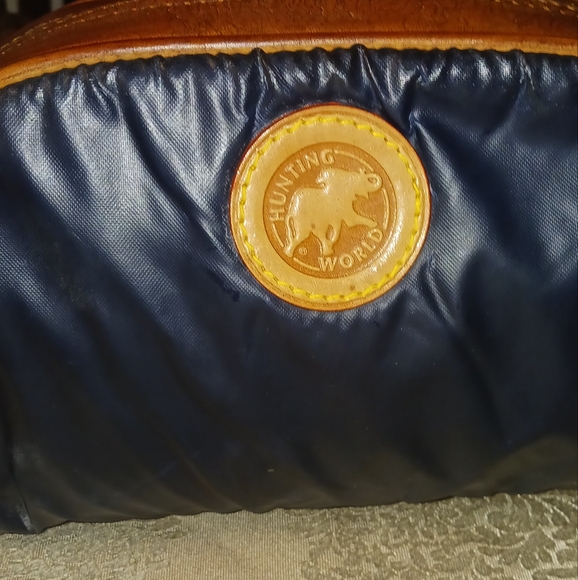 Hunting World Vintage Crossbody Bag Navy Blue/Tan Authentic with certificate - Picture 8 of 16